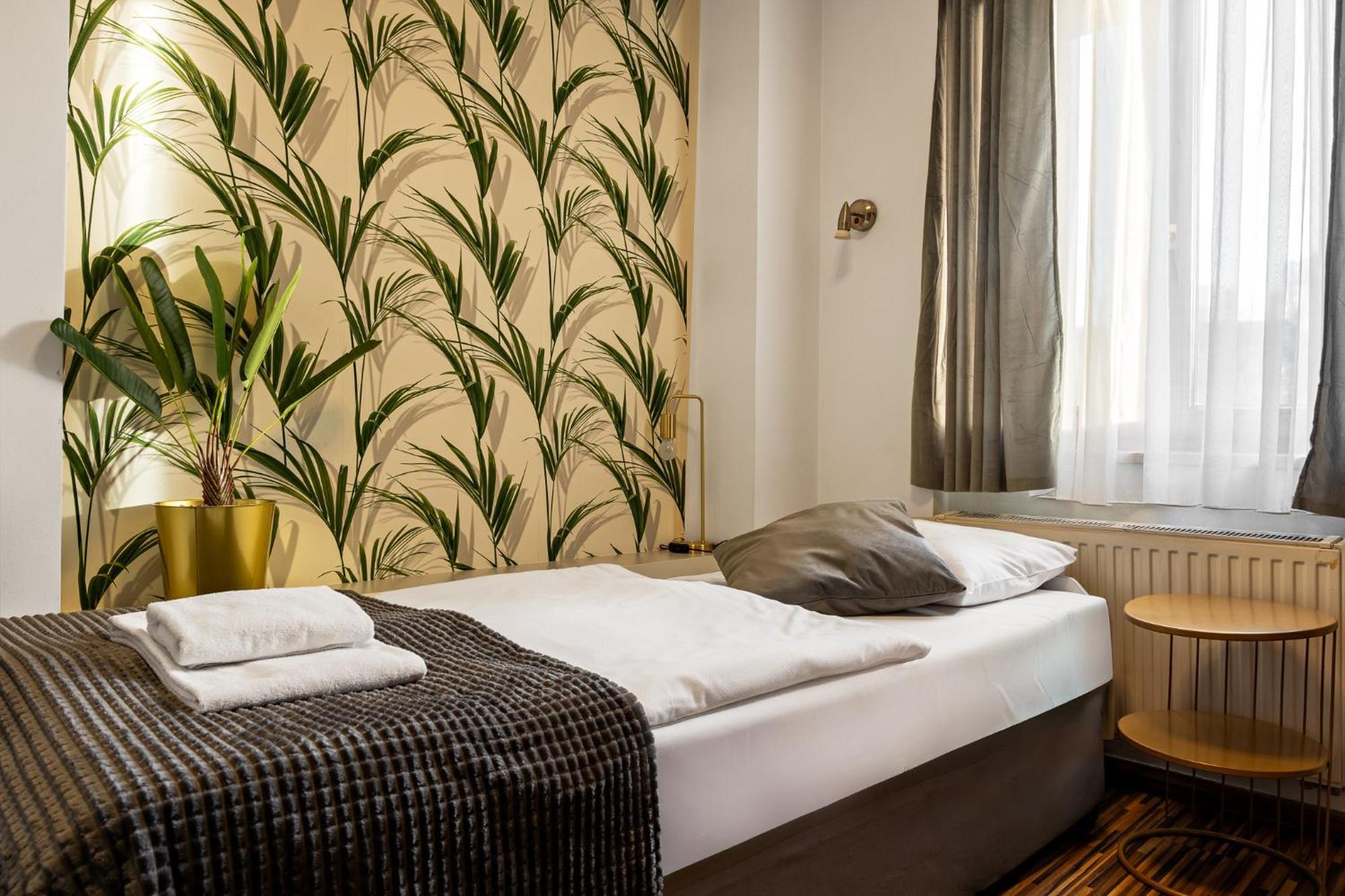 Akira Bed&Breakfast Wrocław Eksteriør billede