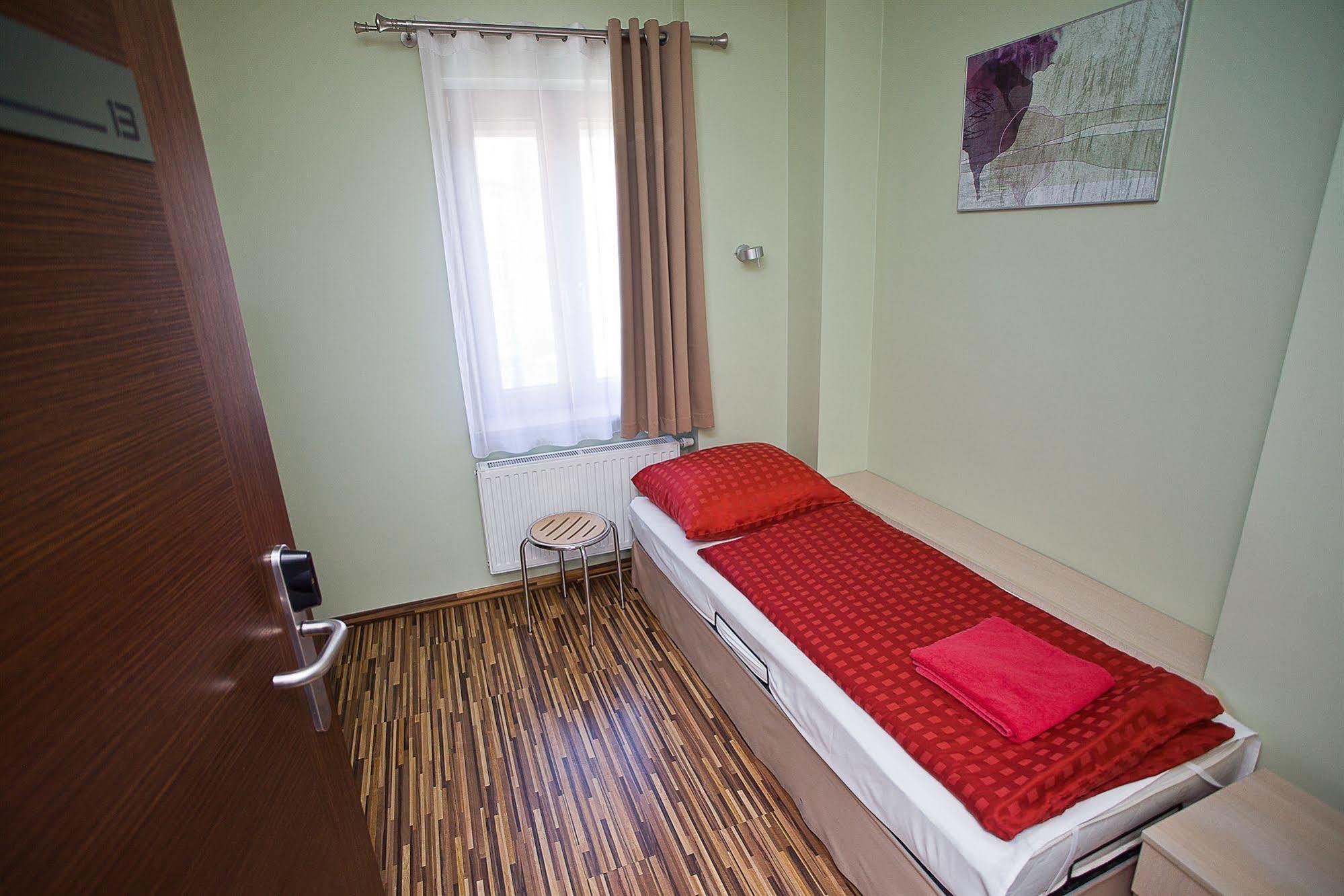 Akira Bed&Breakfast Wrocław Eksteriør billede