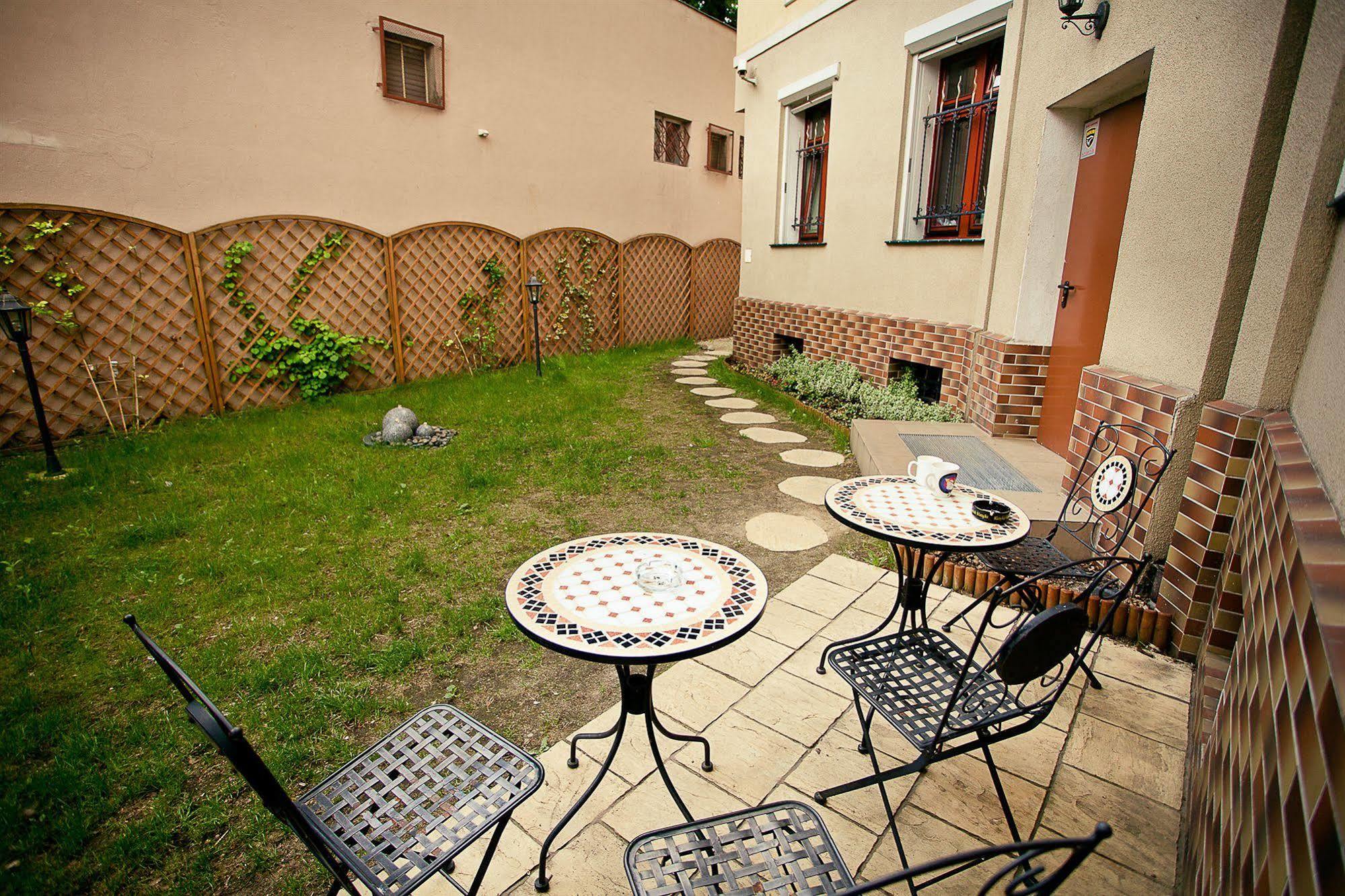 Akira Bed&Breakfast Wrocław Eksteriør billede