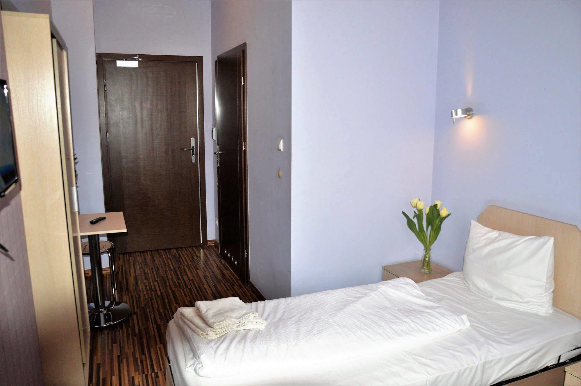 Akira Bed&Breakfast Wrocław Eksteriør billede